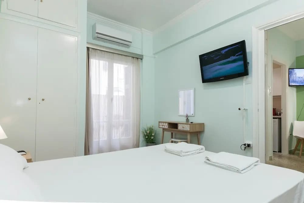 Athens Central Explorer Nest 1 Bd Apt - photo 3