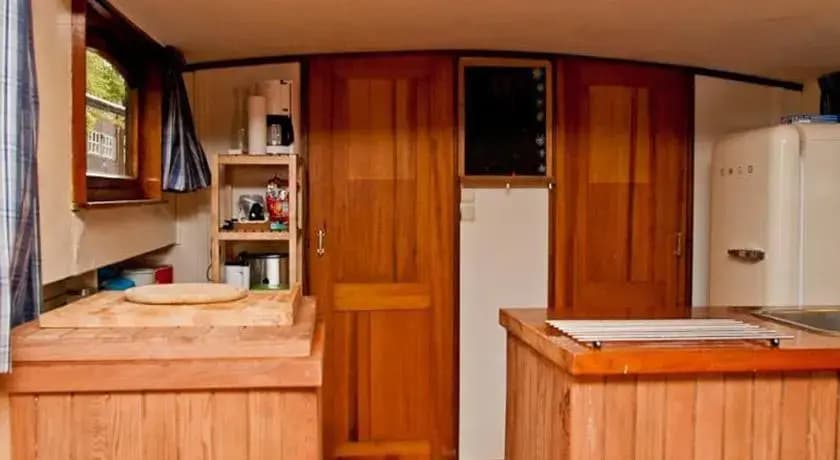 The Hoop Houseboat - photo 1