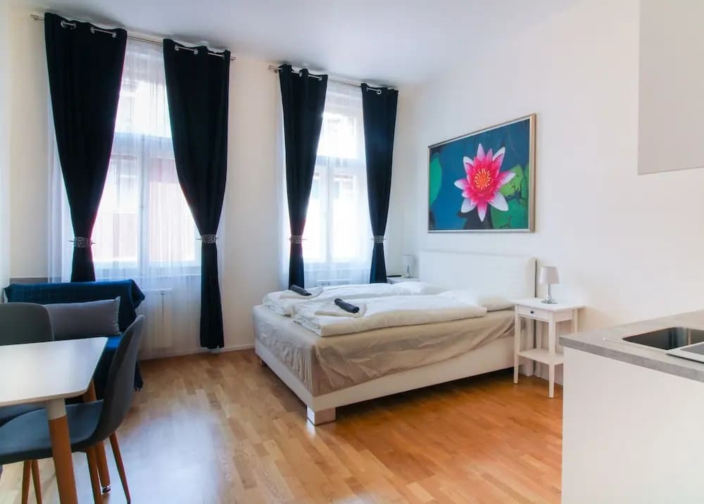 Bouquet Apartments - photo 2