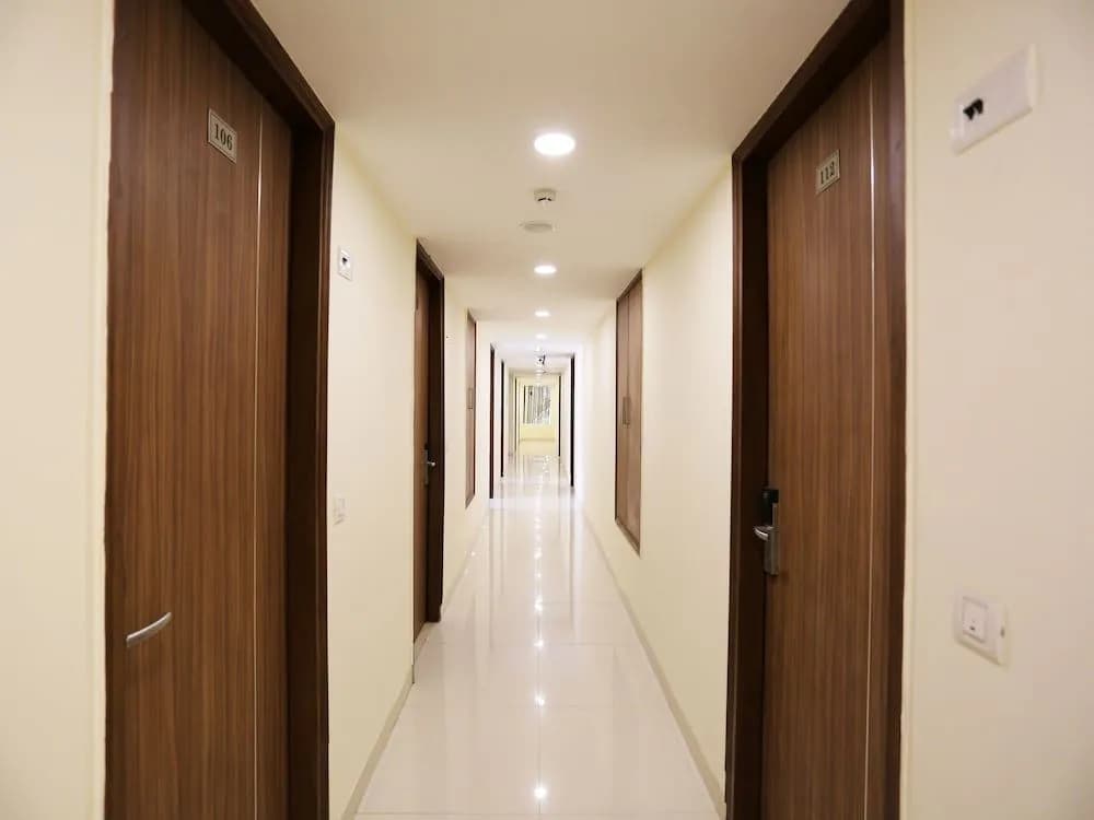 Capital O 12674 Hotel Grand Suites - photo 10