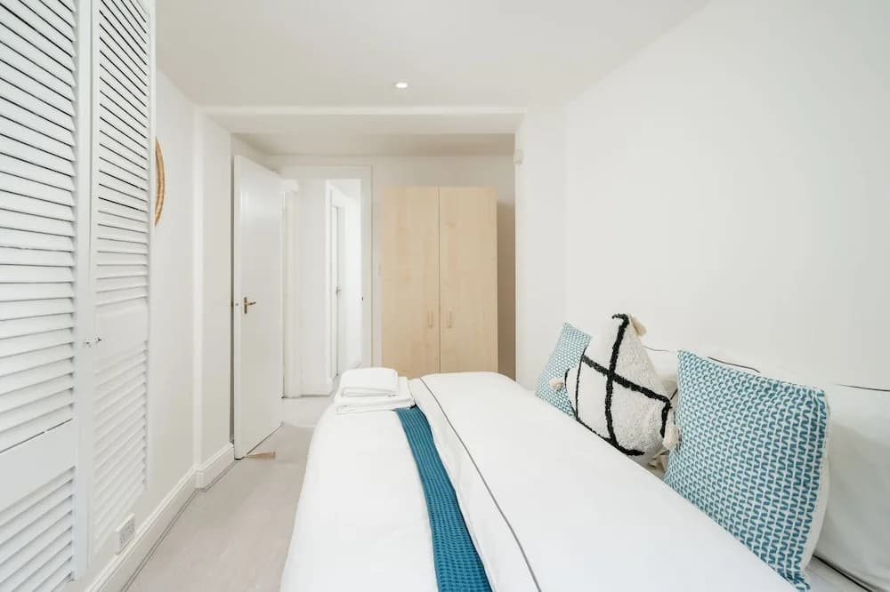 Russell Sq Suite 2 Bed Apartment - photo 2