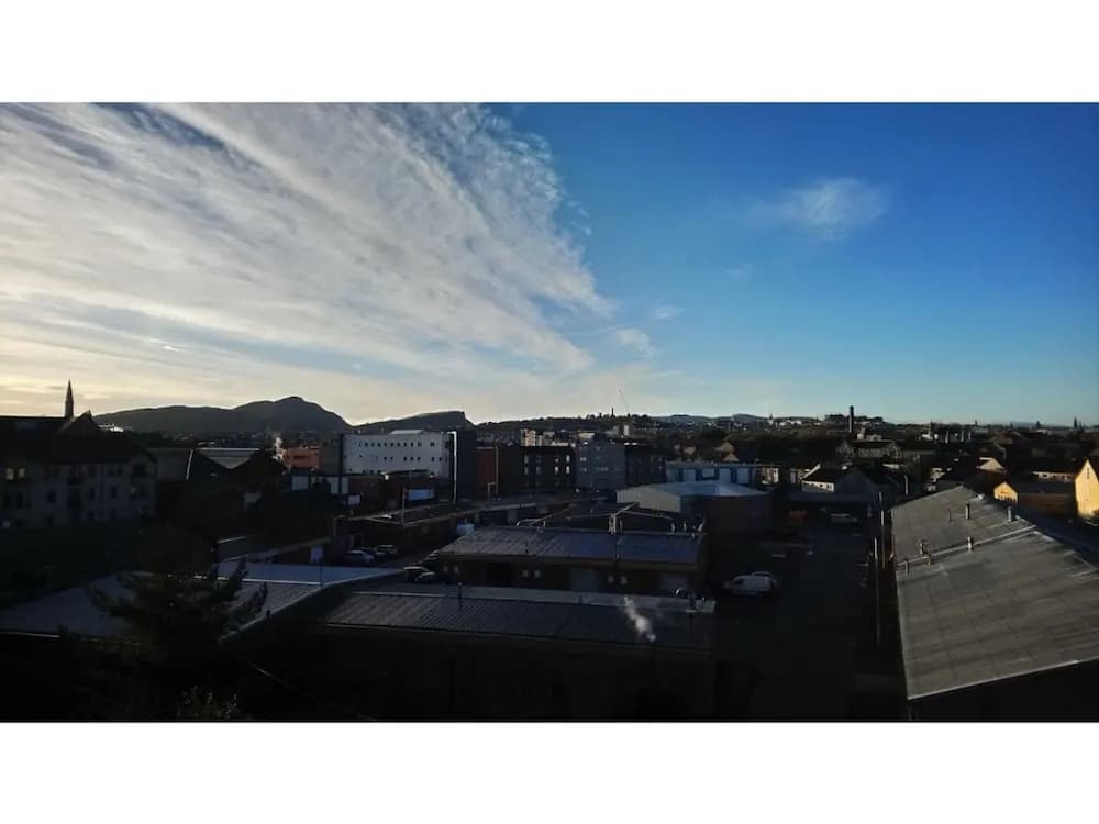 Spacious Leith Flat For 4 W/ Skyline View - photo 8