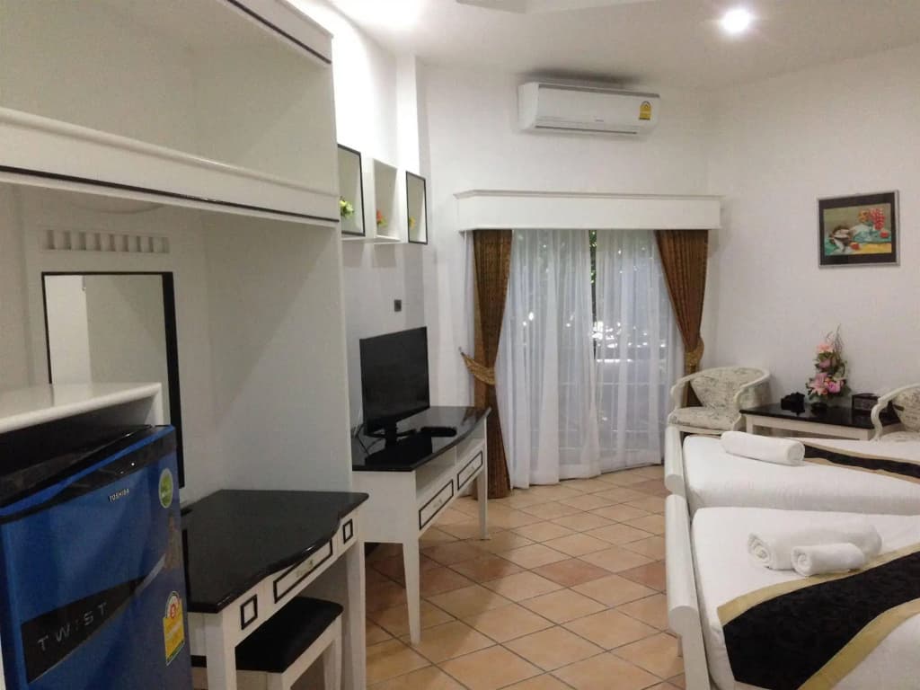 YJ Hotel - photo 18