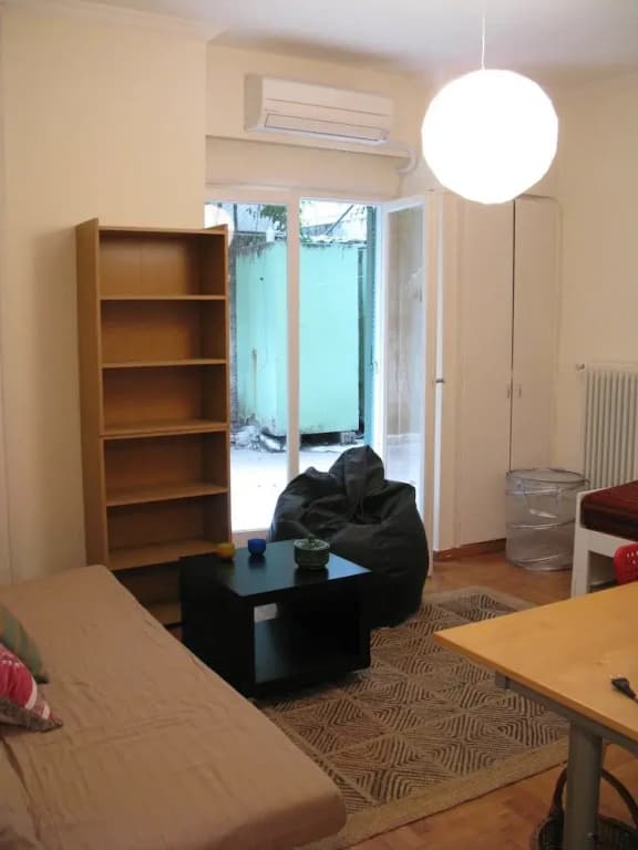 Quiet Apt Ideal For 2 Near Center - photo 4