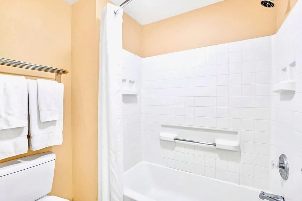 1BR With King bed - Shared Pool Arcade Room - photo 6