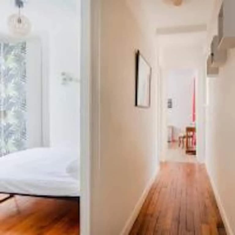 Eiffel Tower Saint Residence - photo 3