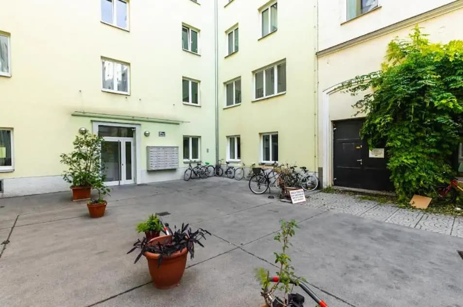 Authentic apartment next to Schwedenplatz - photo 11