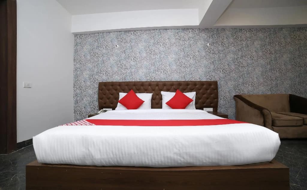 Hotel Pine By OYO Rooms - photo 3