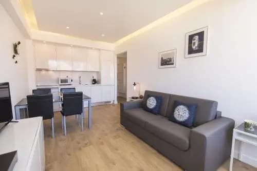 LovelyStay - Light & Comfy Flat - photo 2