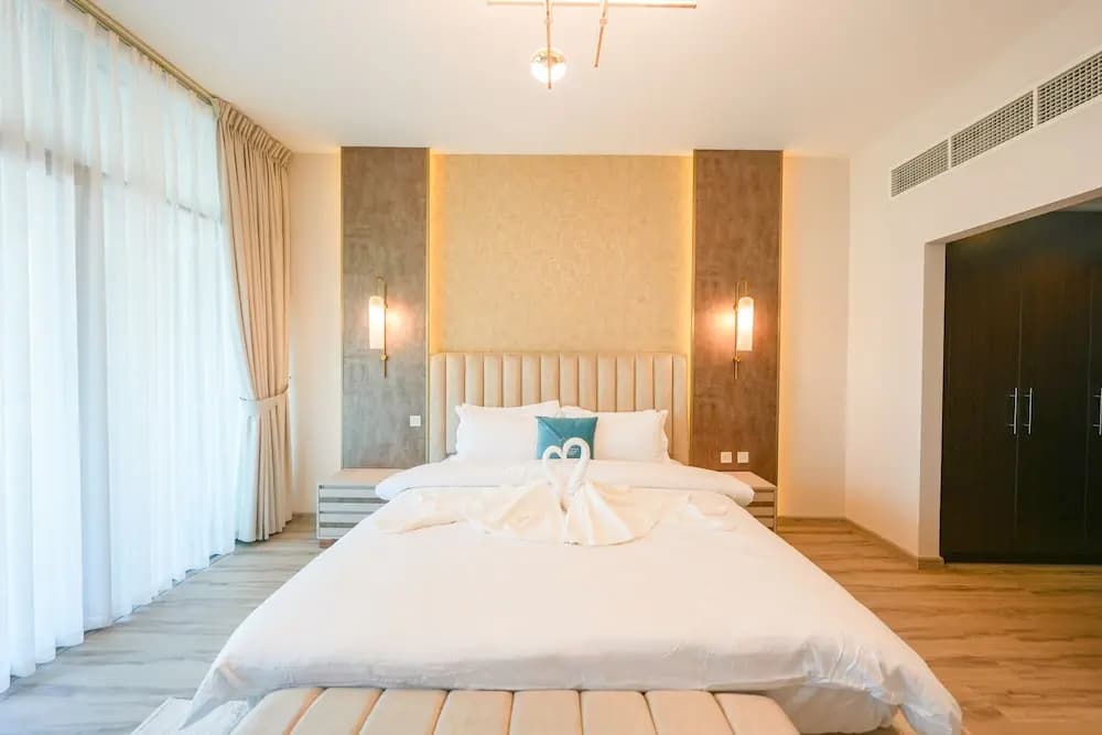 Yogi-Luxury 1BR Apartment with Panoramic Views - photo 4