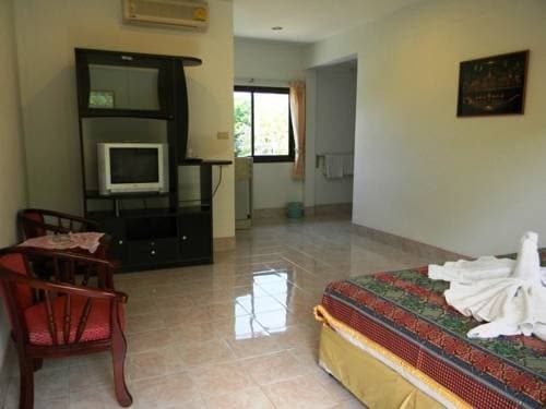 Guesthouse @ Karon - photo 1