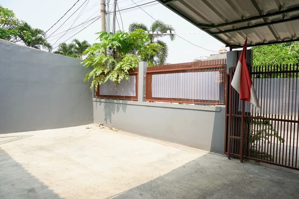 Minimalist Studio 1st Floor at Meruya 8 Puri Kembangan - photo 12