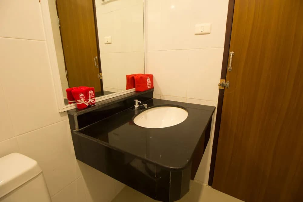 J Two S Pratunam Hotel - photo 10