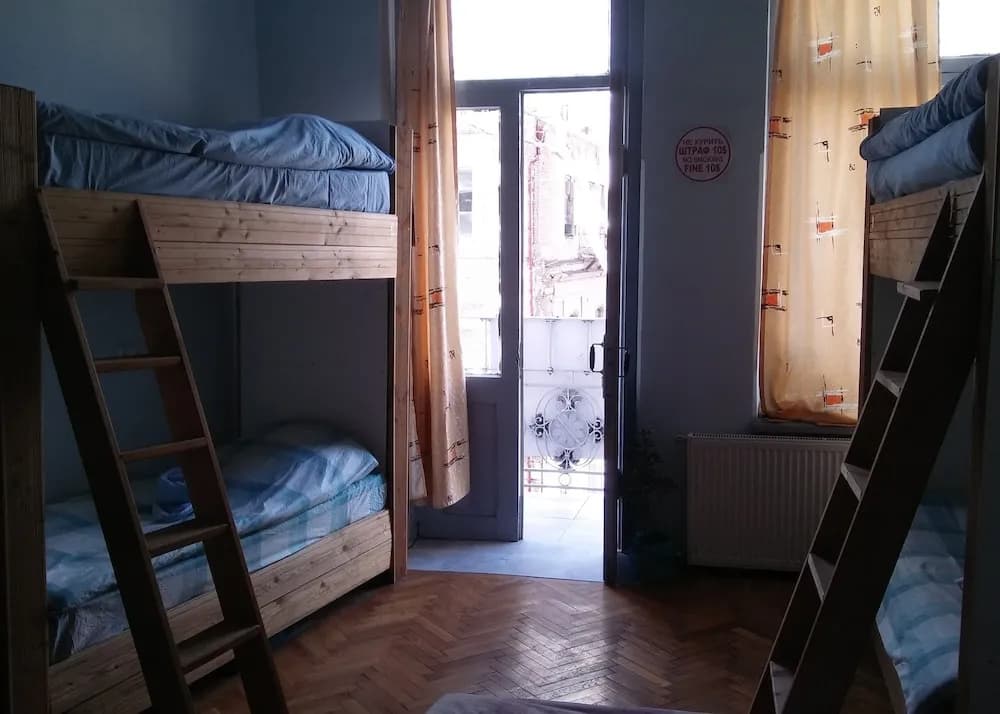 Vareron Hostel - photo 4