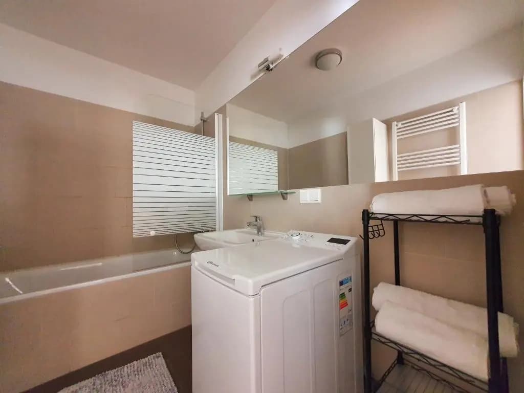 Near Lake Stylish & Fully Furnished Apartment - photo 7