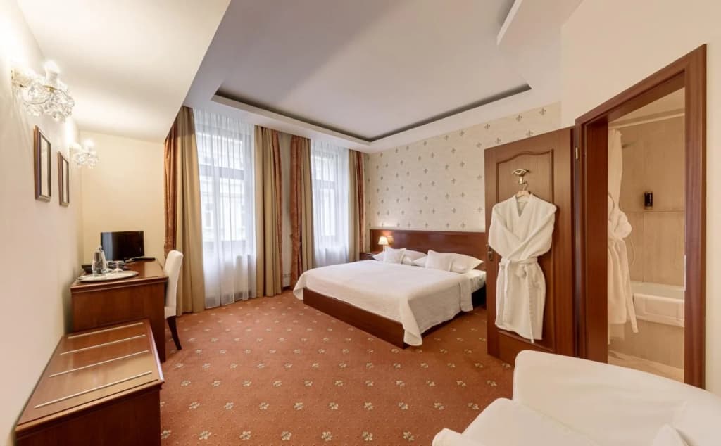 Fleur De Lis Hotel - photo 3