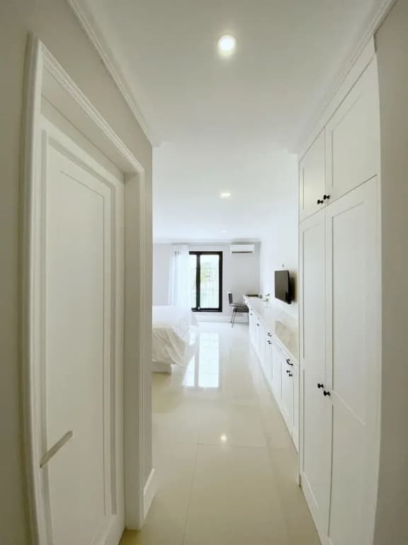 Loewy's Home Jakarta - photo 3