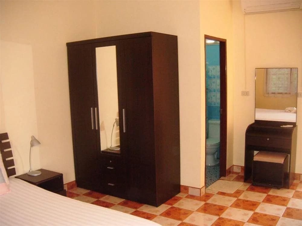 Patong Peace Hostel - photo 5
