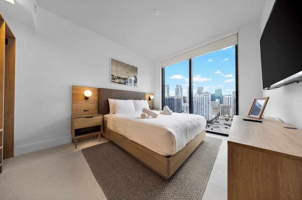 Upscale 3-BD Condo in DTW Miami - photo 9