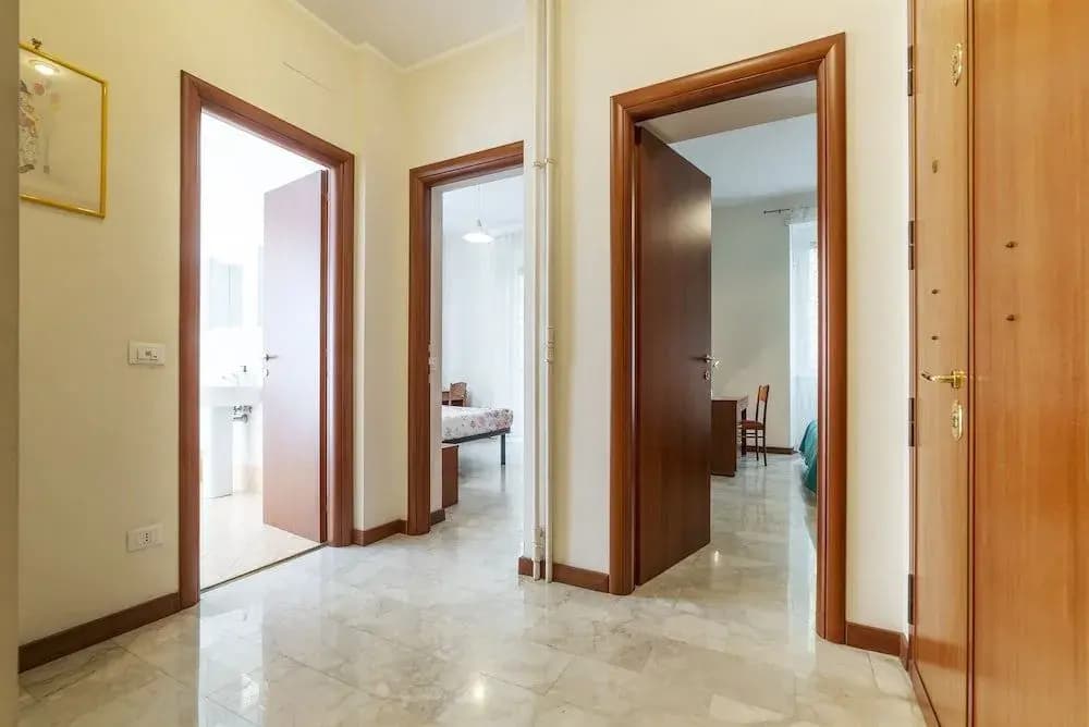 Piazza Re di Roma Apartment - photo 9