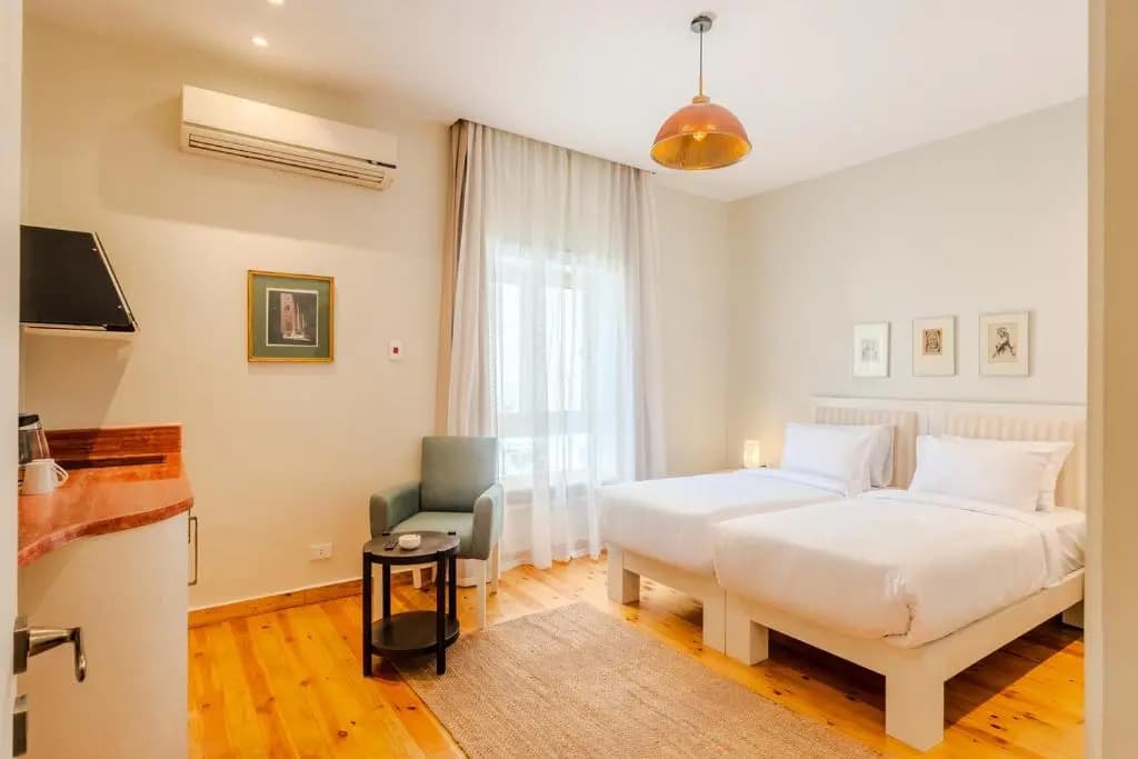 Longchamps Hotel - photo 16
