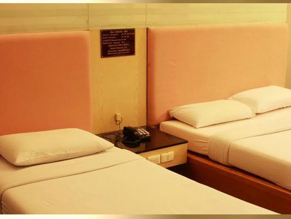 Pradipat Hotel - photo 5