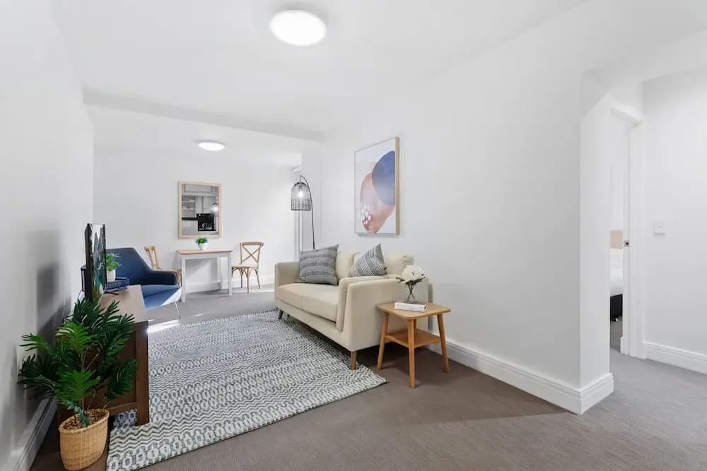 Chic 1-bed Apartment Steps From Shopping Street - photo 4