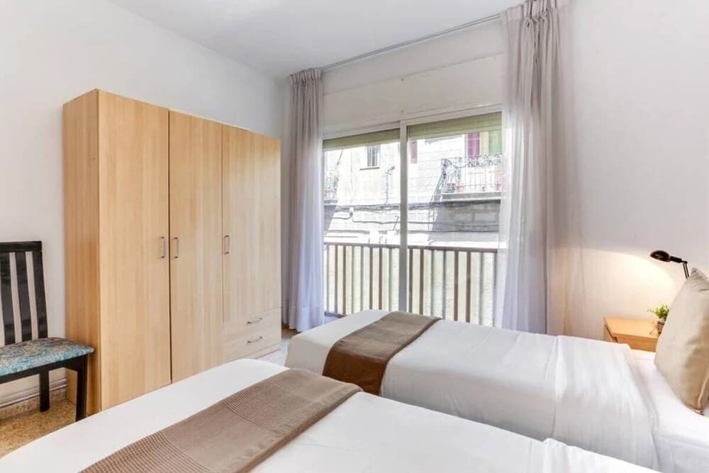 Amazing 3 Bed Close to the Beach - photo 3