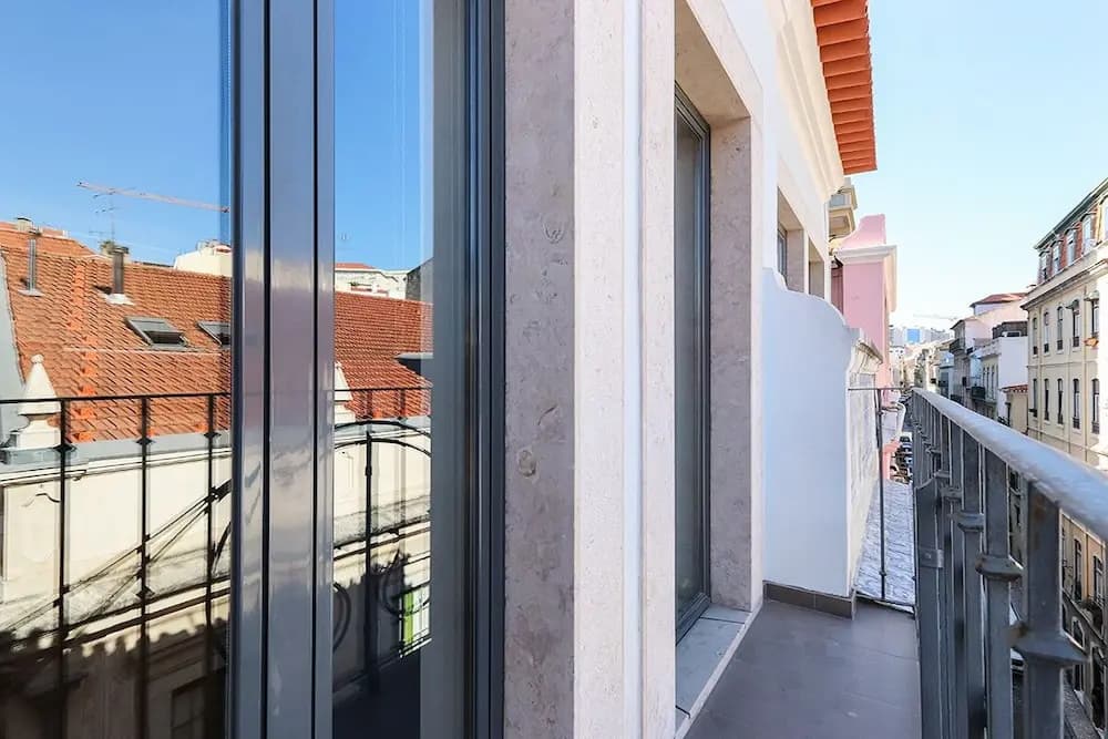 JOIVY Bold & classy 2BR home w/balcony in Baixa, moments from shopping streets - photo 1