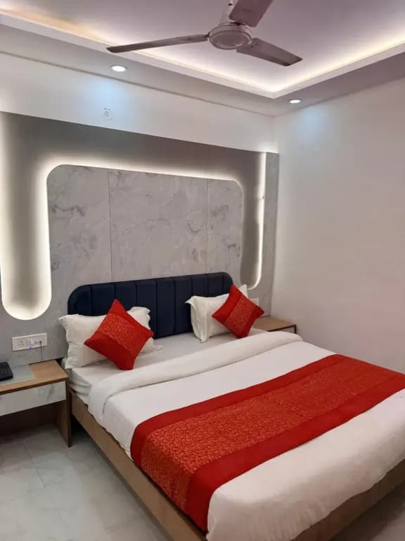 Hotel Amba Deluxe - photo 29