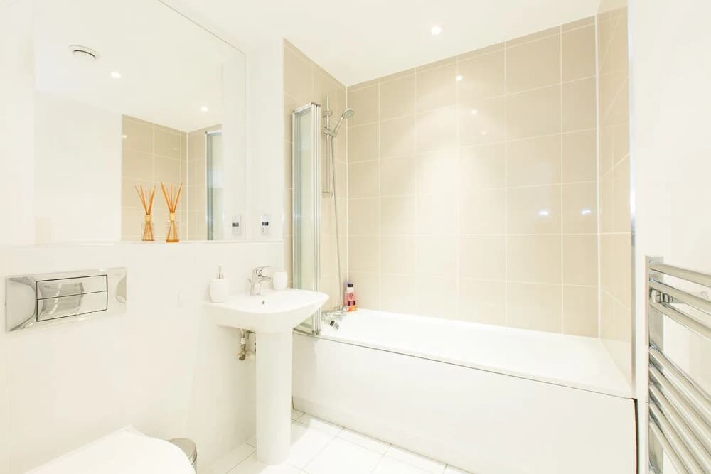 Two Bedroom Apartment Aldgate - photo 7