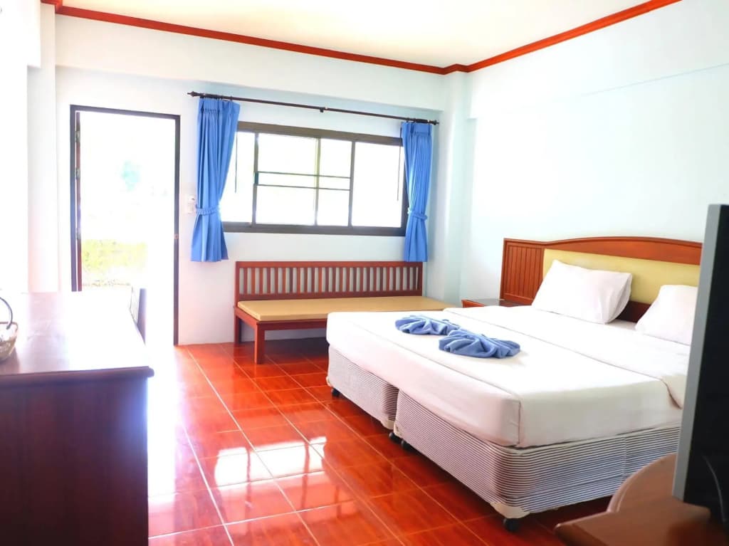 Bay Beach Resort - photo 2