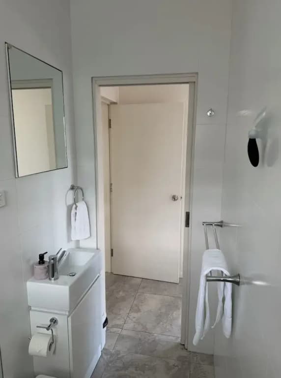 Manly 3 Bedroom Home - Upper Duplex - photo 25