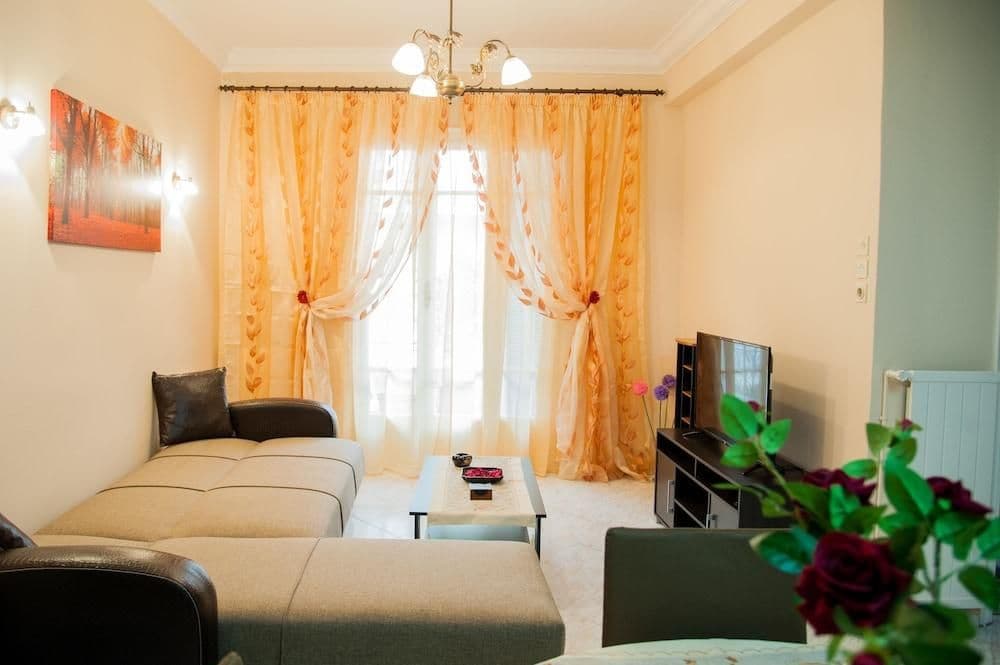 Bright Apt In Thisseio - main photo