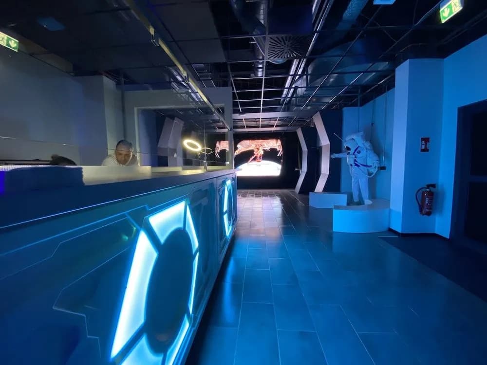 Space Night Capsule Hotel - photo 28