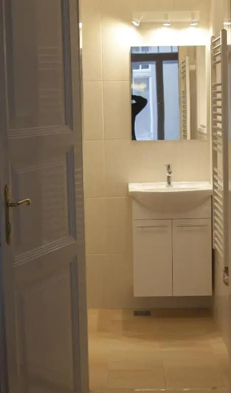 City Centre Apartment with 3 Bathrooms - photo 3