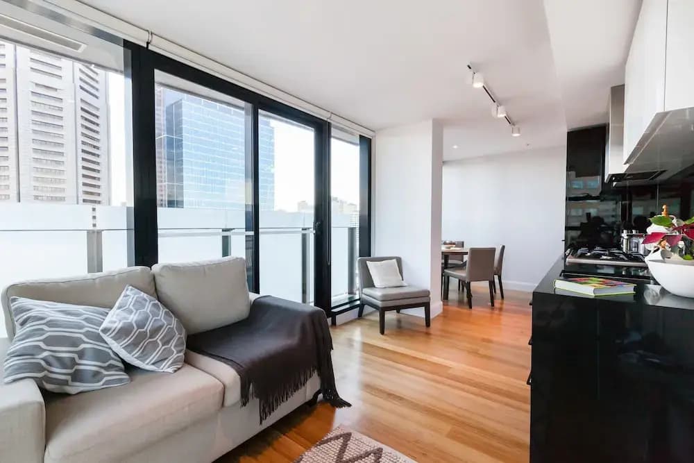 LOGAN, 2BDR Melbourne Apartment - photo 1