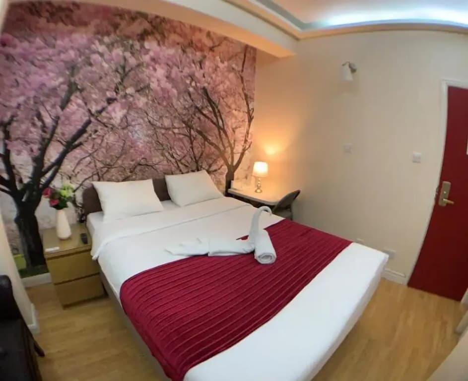 Barking Hotel - photo 6