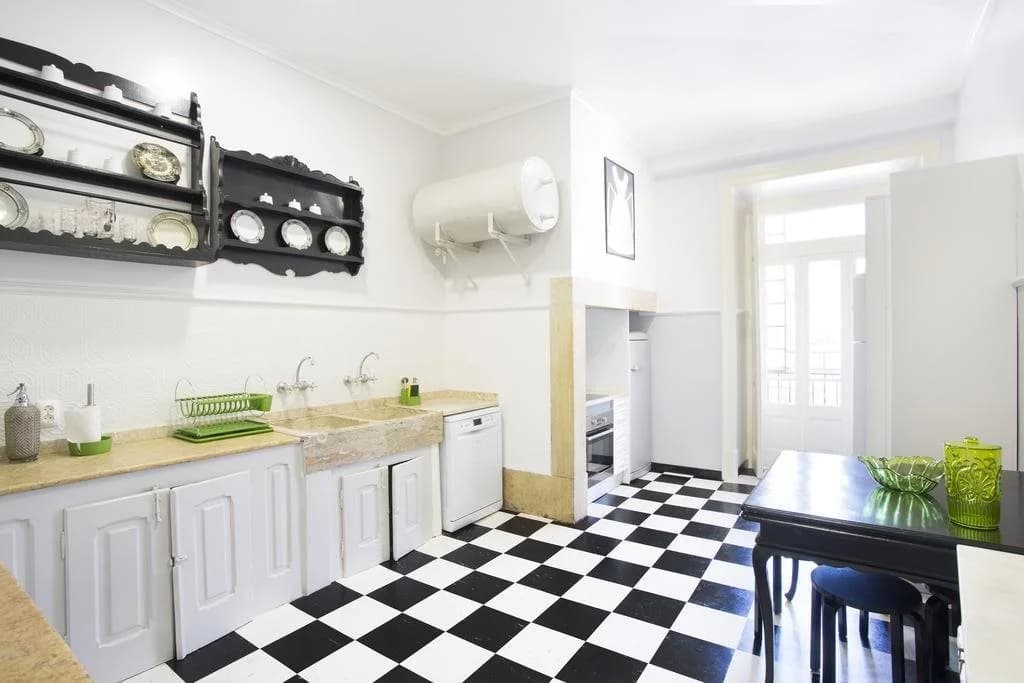 Typical Lisbon Guest House - photo 13