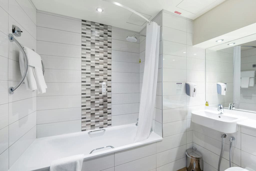 Premier Inn Doha Airport Hotel - photo 6