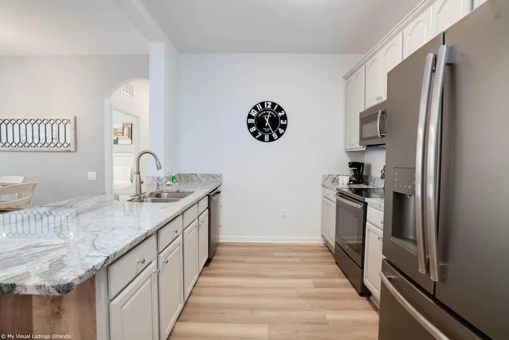Spacious and Lovely 3BD Unit With Balcony, Close to the Convention Center #3vc309 - photo 24