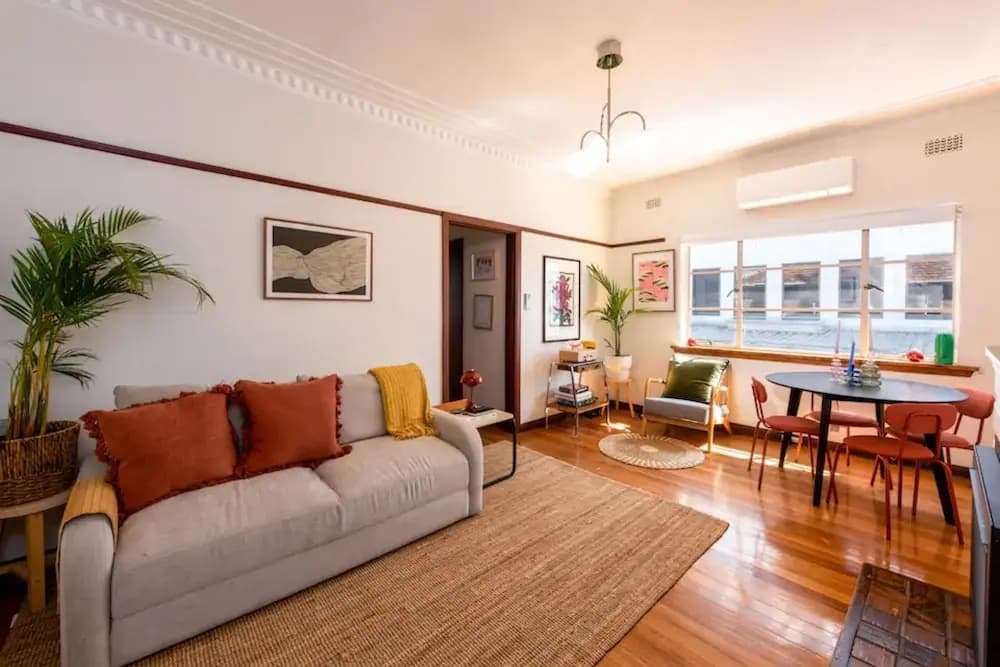 Charming Art Deco Unit in East Melbourne - photo 3