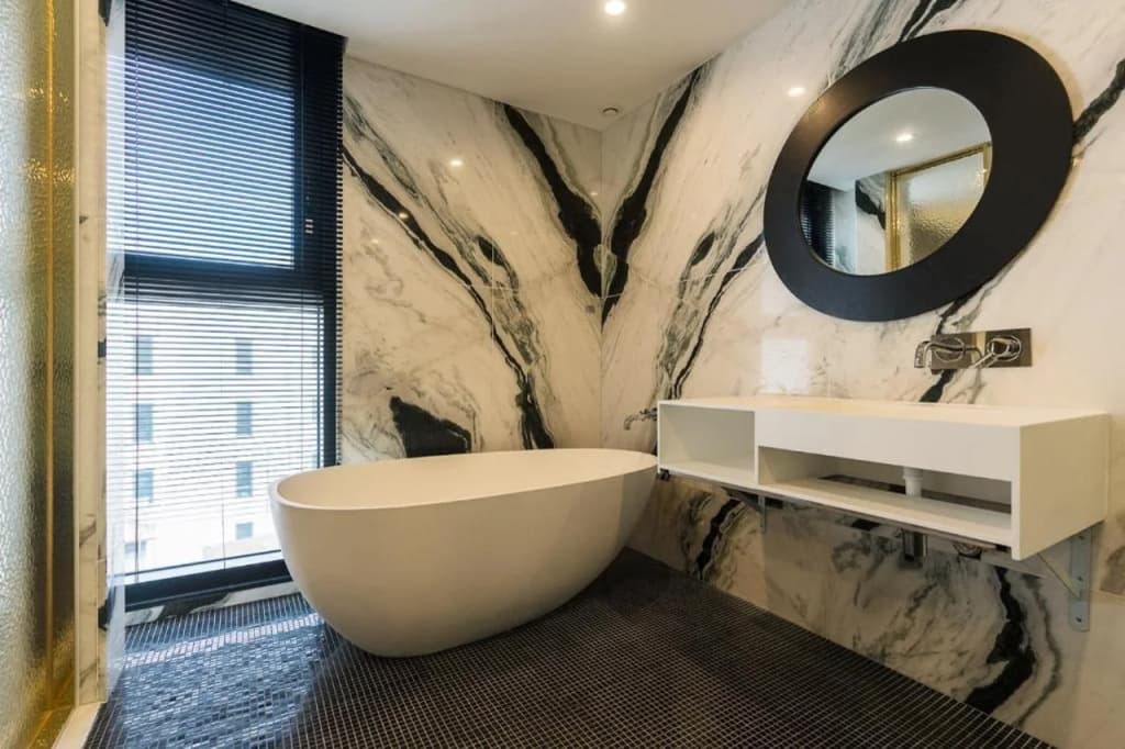 The May Hotel - photo 4