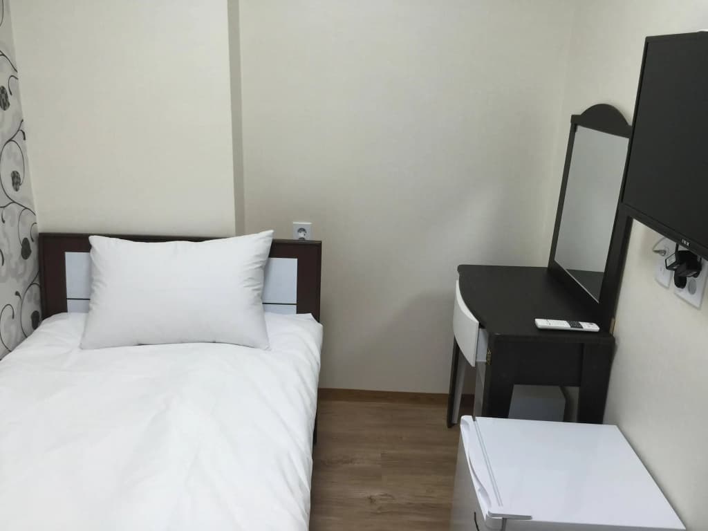 Hamory Guesthouse - photo 2