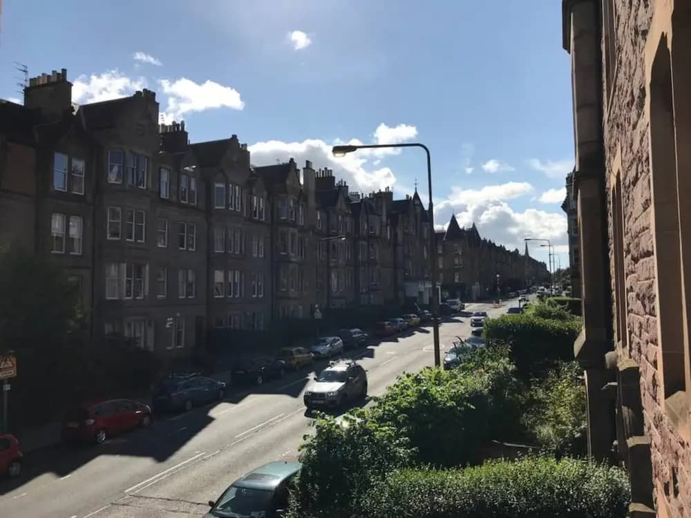 Central Marchmont 3 Bedroom Flat - photo 8