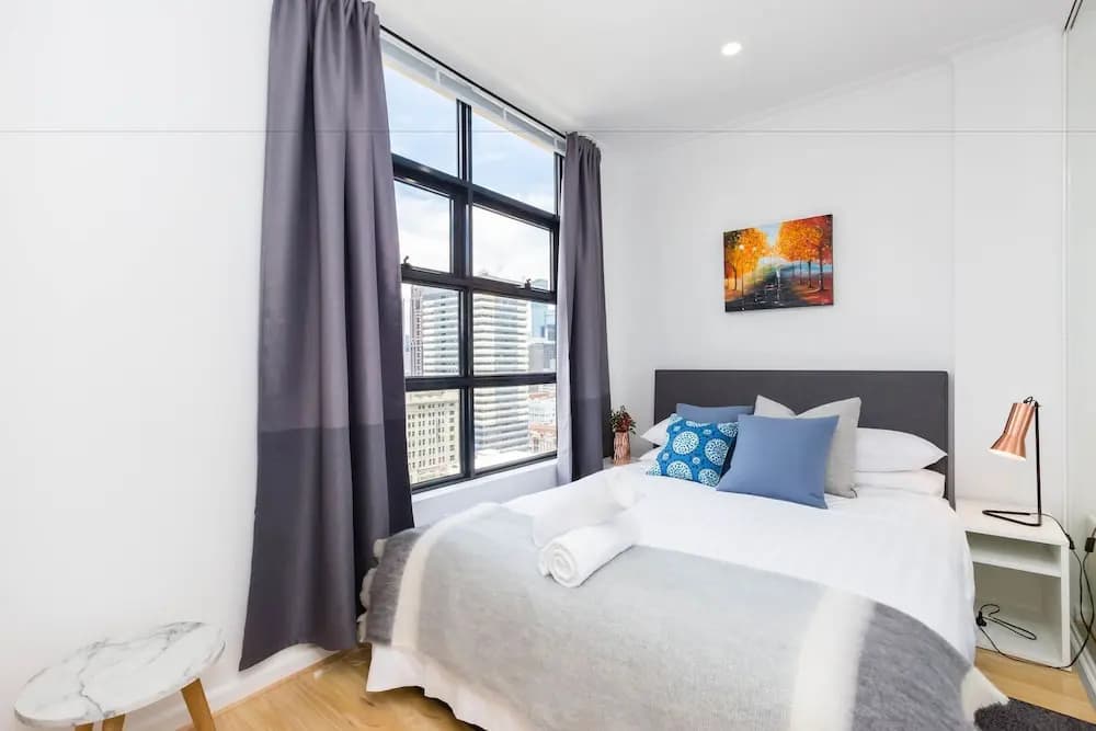 ROLAND, 1BDR Melbourne Apartment - photo 5