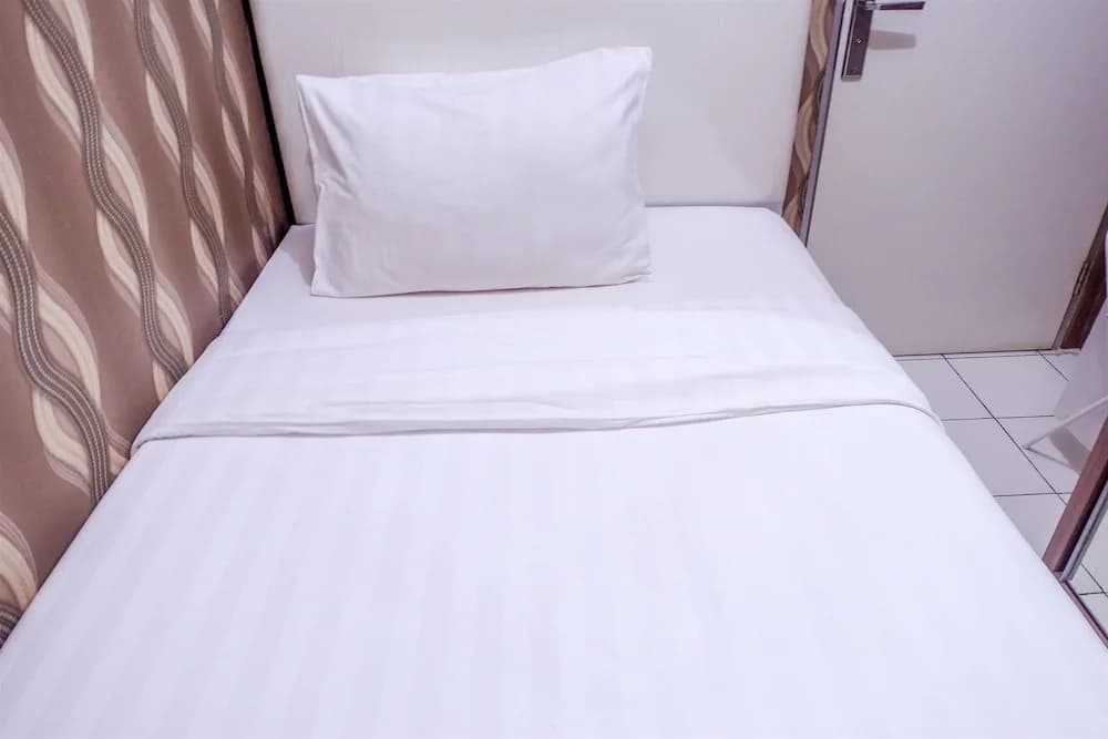 Warm Cozy Menteng Square Apartment - photo 2