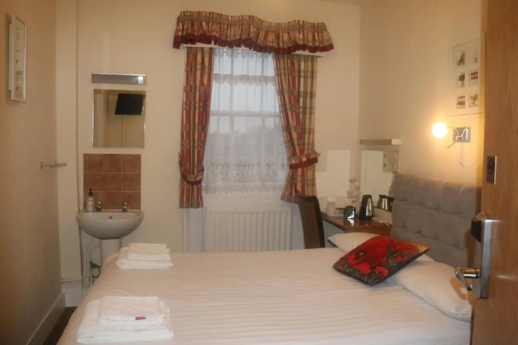 Barry House - photo 24