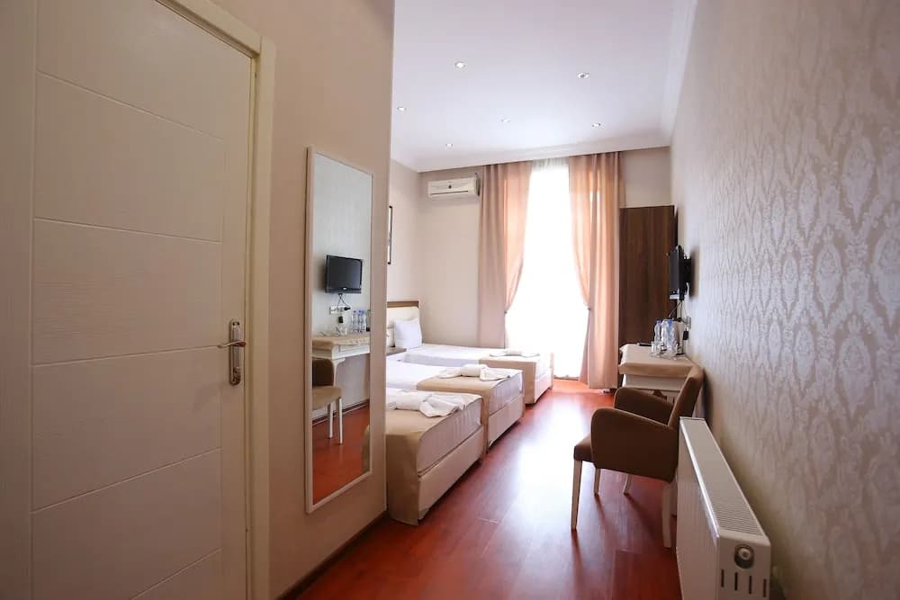 Hotel Aristocrat - photo 4