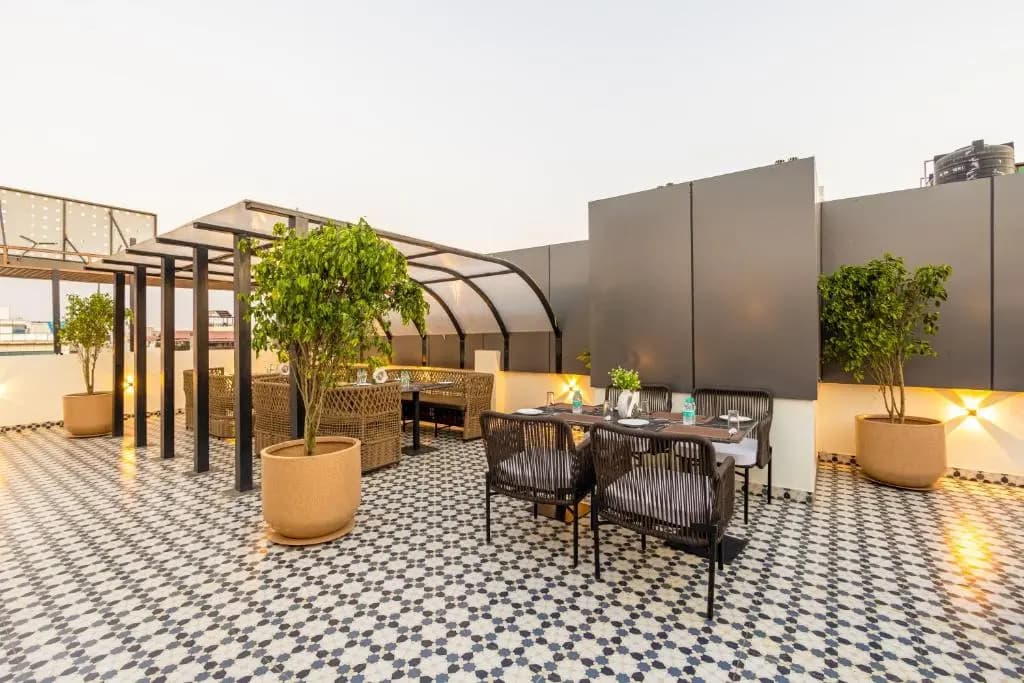Saltstayz Premier - Paschim Vihar - photo 16